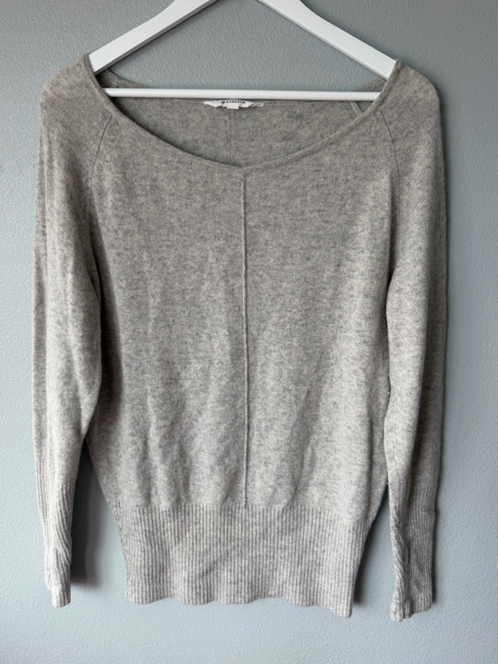 Athleta *flawed* grey scoop neck long sleeve 100% cashmere sweater Women’s sz M